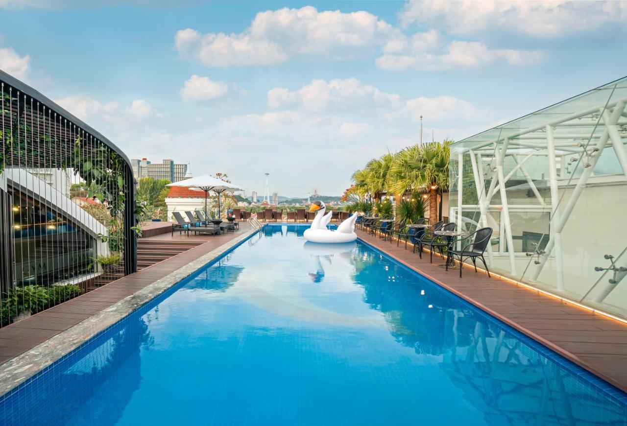 Отель Grand Fleuve Boutique Халонг