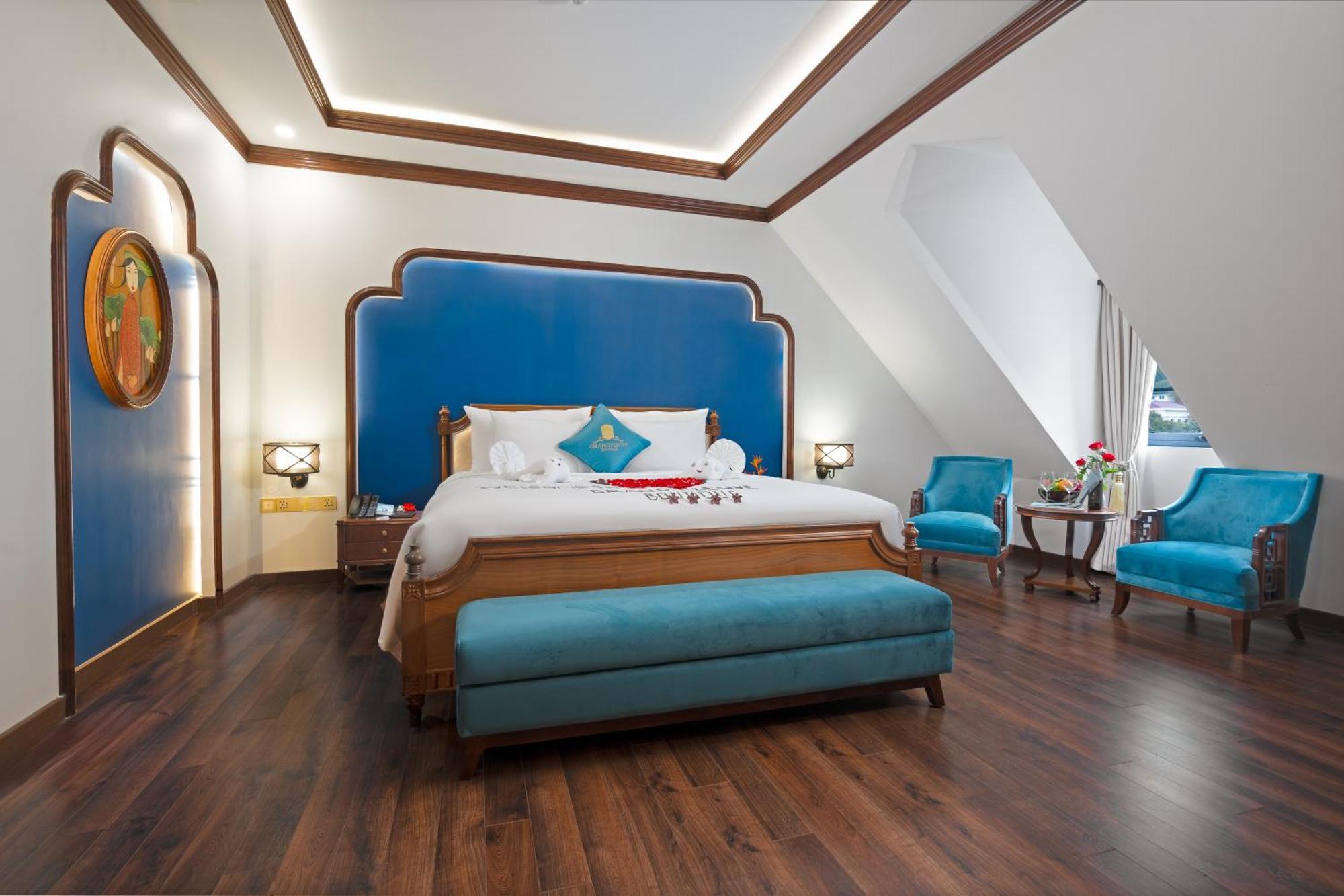 Grand Fleuve Boutique Халонг